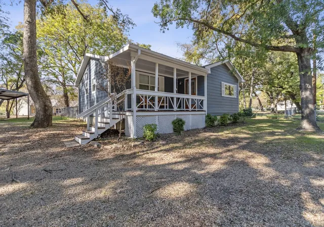 Photo 3 of Single family home for sale at 308 Hickory Dr, Tool, TX 75143 | MLS# 21325752 | Listing updated on 2026-09-29