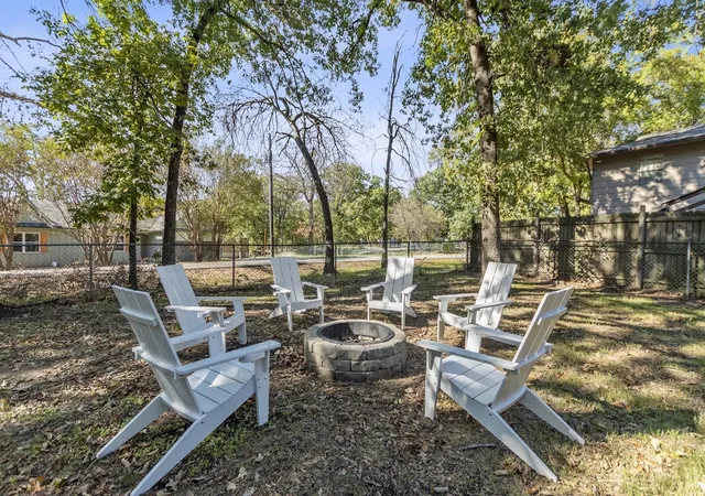 Photo 4 of Single family home for sale at 308 Hickory Dr, Tool, TX 75143 | MLS# 21325752 | Listing updated on 2026-09-29