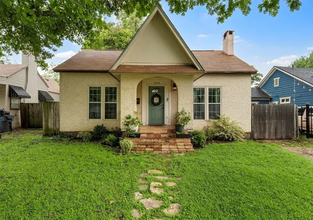 Photo 1 of Single family home for sale at 2923 Live Oak Ave, Waco, TX 76708 | MLS# 21328276 | Listing updated on 2026-07-11