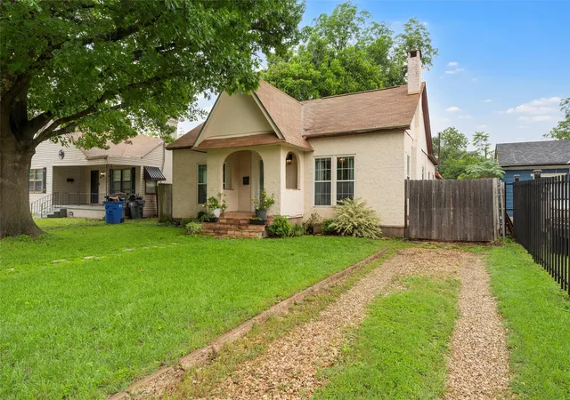 Photo 2 of Single family home for sale at 2923 Live Oak Ave, Waco, TX 76708 | MLS# 21328276 | Listing updated on 2026-07-11