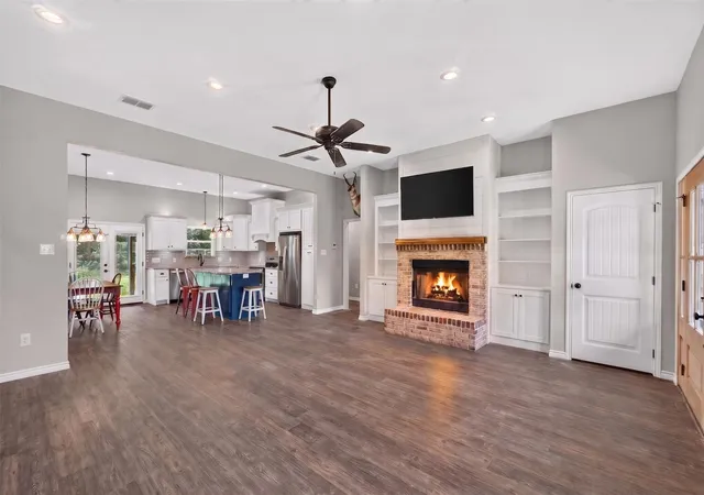 Photo 4 of House for sale at 1094 County Road 2389, Alba, TX 75410 | MLS# 21328293 | Listing updated on 2026-09-24