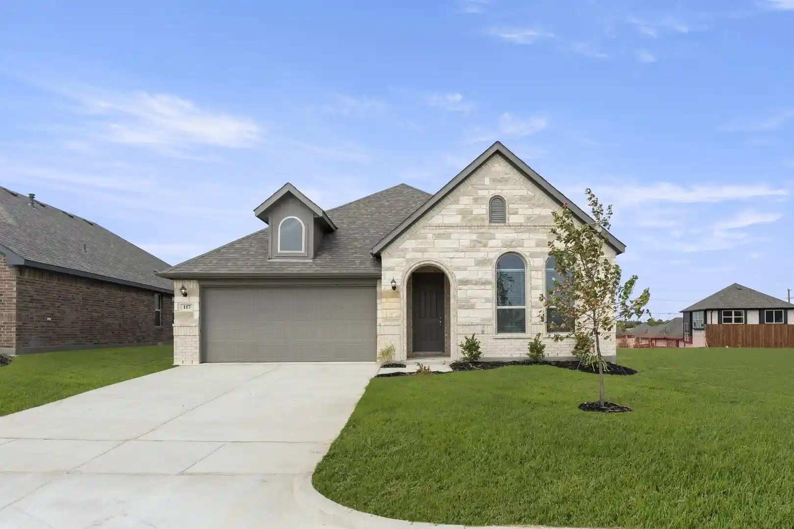 Photo 1 of Sale Pending at 117 Meadow Rd, Mesquite, TX 75181 | MLS# 21328335 | Listing updated on 2026-10-27