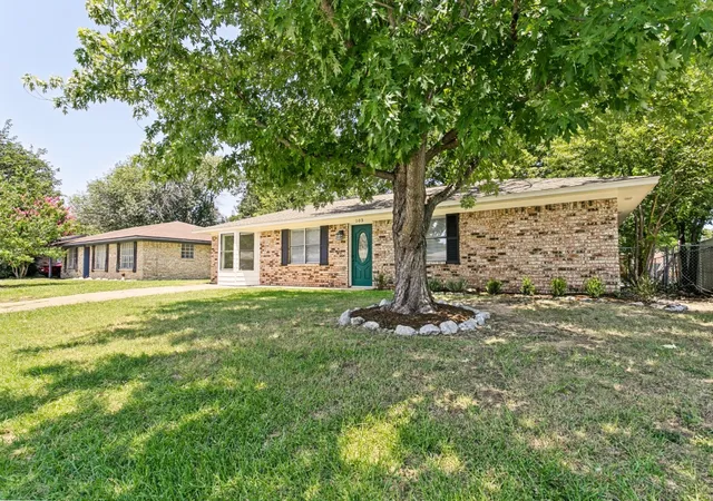 2nd image of 103 Southmanor Ct, Sanger, TX 76266 | MLS# 21325550