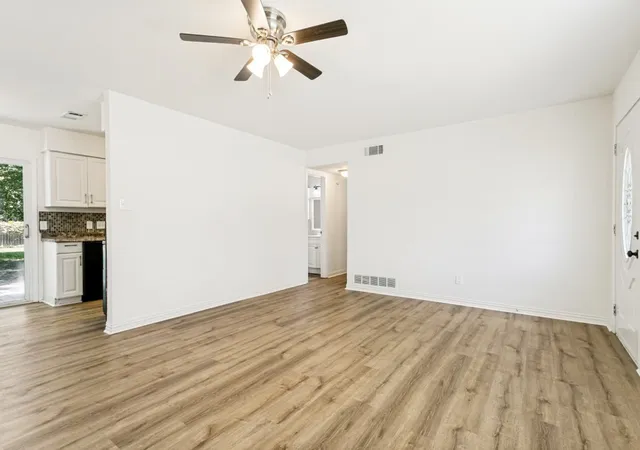 3rd image of 103 Southmanor Ct, Sanger, TX 76266 | MLS# 21325550