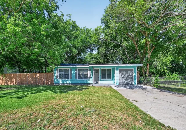 Photo 1 of Sale Pending at 609 Jardin Dr, Mesquite, TX 75149 | MLS# 21327568 | Listing updated on 2026-08-29