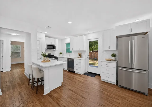 Photo 3 of Sale Pending at 609 Jardin Dr, Mesquite, TX 75149 | MLS# 21327568 | Listing updated on 2026-08-29
