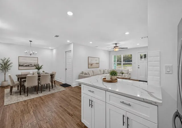 Photo 3 of Sale Pending at 609 Jardin Dr, Mesquite, TX 75149 | MLS# 21327568 | Listing updated on 2026-08-29