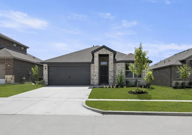 Photo 1 of Single family home for sale at 211 Van Horn Dr, Terrell, TX 75160 | MLS# 21328345 | Listing updated on 2026-10-01