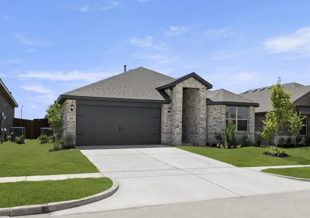 Photo 2 of Single family home for sale at 211 Van Horn Dr, Terrell, TX 75160 | MLS# 21328345 | Listing updated on 2026-10-01