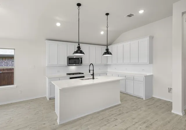 Photo 3 of Single family home for sale at 211 Van Horn Dr, Terrell, TX 75160 | MLS# 21328345 | Listing updated on 2026-10-01