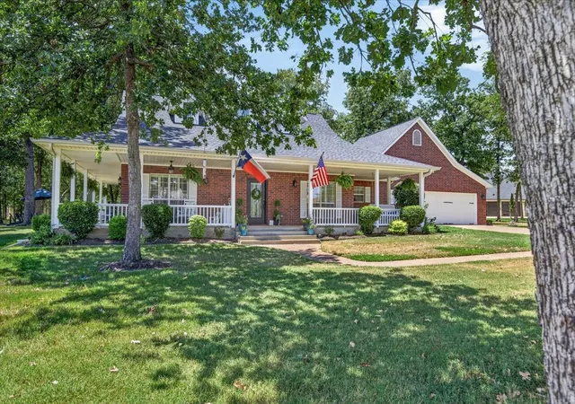 Photo 3 of Single family home for sale at 233 Saint Andrews Dr E, Mabank, TX 75156 | MLS# 21328370 | Listing updated on 2026-09-07