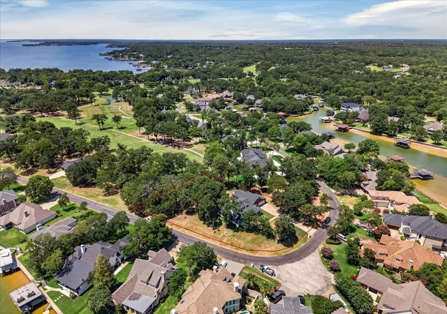 Photo 3 of Single family home for sale at 233 Saint Andrews Dr E, Mabank, TX 75156 | MLS# 21328370 | Listing updated on 2026-09-07
