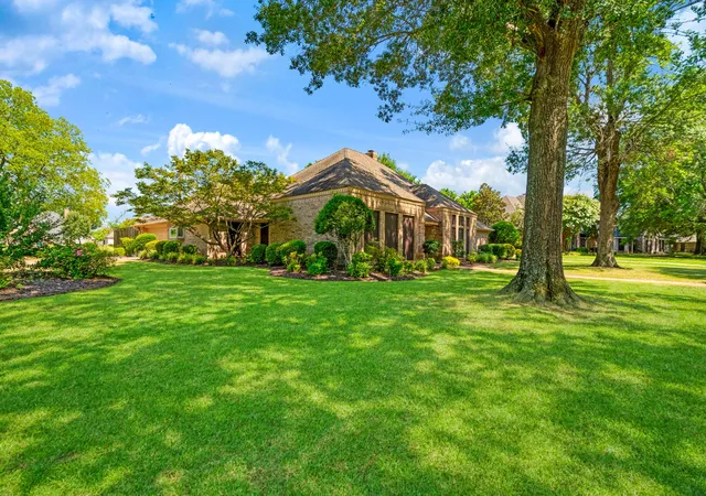 Photo 2 of Sale Pending at 2850 Willow Bnd, Paris, TX 75462 | MLS# 21325838 | Listing updated on 2026-08-24