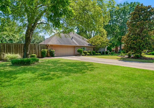 Photo 3 of Sale Pending at 2850 Willow Bnd, Paris, TX 75462 | MLS# 21325838 | Listing updated on 2026-08-24
