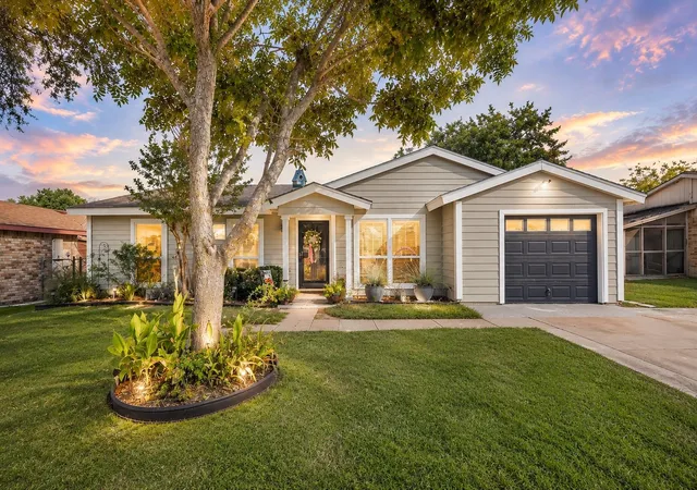 Photo 1 of Single family home for sale at 9519 County View Rd, Dallas, TX 75249 | MLS# 21328428 | Listing updated on 2026-08-24