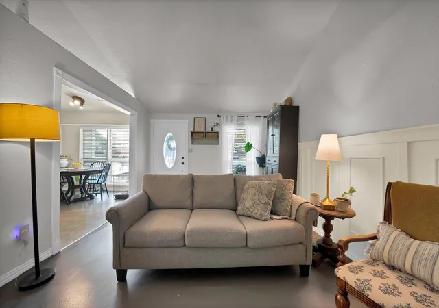 Photo 4 of Single family home for sale at 9519 County View Rd, Dallas, TX 75249 | MLS# 21328428 | Listing updated on 2026-08-24