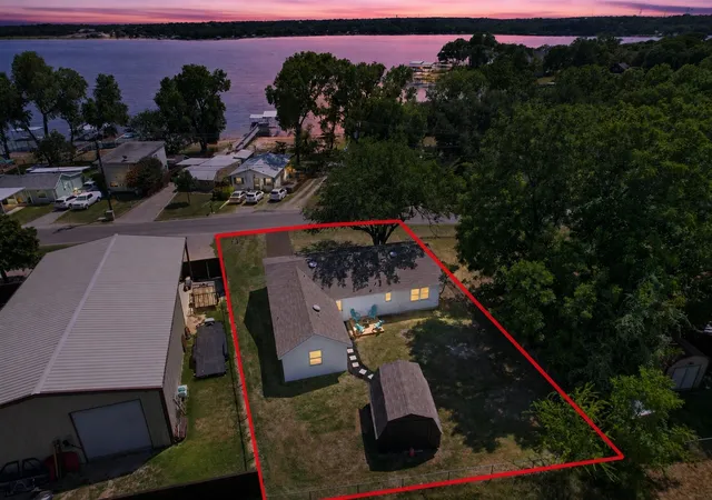 Photo 1 of Single family home for sale at 1624 E Lake Dr, Weatherford, TX 76087 | MLS# 21328320 | Listing updated on 2026-08-23