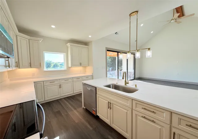 Photo 4 of Single family home for sale at 6560 Private Road 2269, Quinlan, TX 75474 | MLS# 21328441 | Listing updated on 2026-10-07