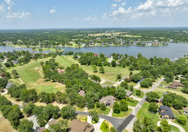 Photo 3 of Single family home for sale at 1118 Kiowa Dr W, Gainesville, TX 76240 | MLS# 21328481 | Listing updated on 2026-07-17