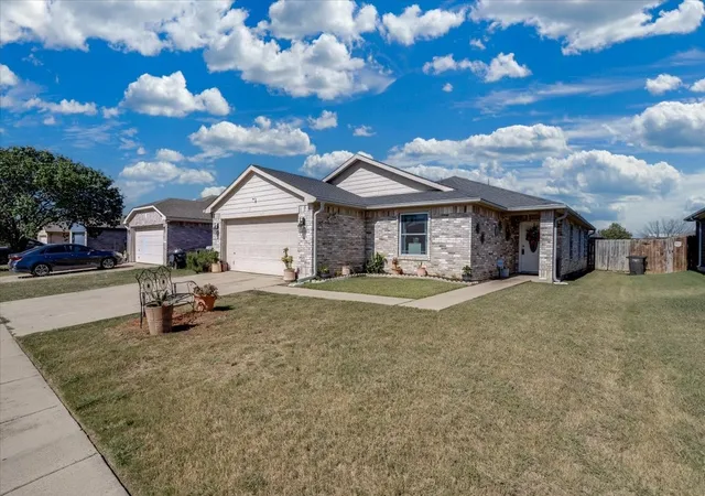 Photo 3 of Single family home for sale at 2612 Diver Ct, Fort Worth, TX 76119 | MLS# 21325873 | Listing updated on 2026-08-29