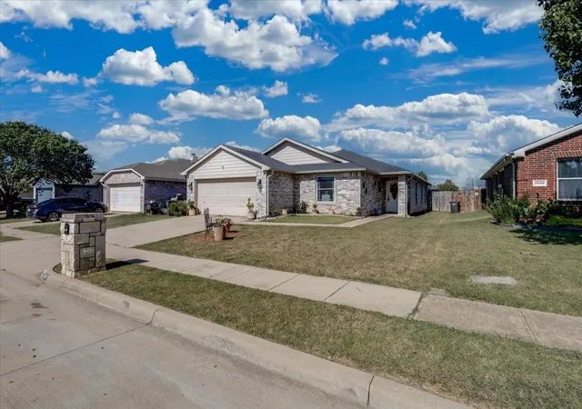 Photo 4 of Single family home for sale at 2612 Diver Ct, Fort Worth, TX 76119 | MLS# 21325873 | Listing updated on 2026-08-29