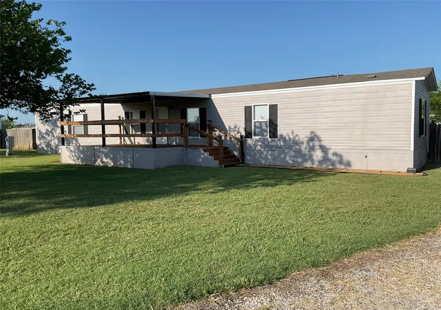 Photo 3 of Manufactured home for sale at 118 Willow Ridge Cir, Sherman, TX 75092 | MLS# 21325787 | Listing updated on 2026-09-06