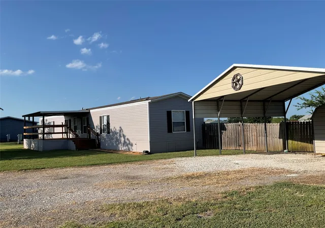 Photo 4 of Manufactured home for sale at 118 Willow Ridge Cir, Sherman, TX 75092 | MLS# 21325787 | Listing updated on 2026-09-06