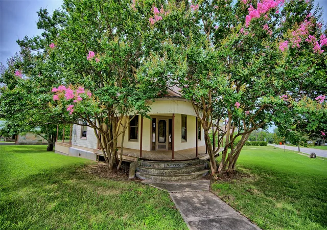 Photo 1 of Sale Pending at 400 S Broad St, Saint Jo, TX 76265 | MLS# 21328477 | Listing updated on 2026-08-26