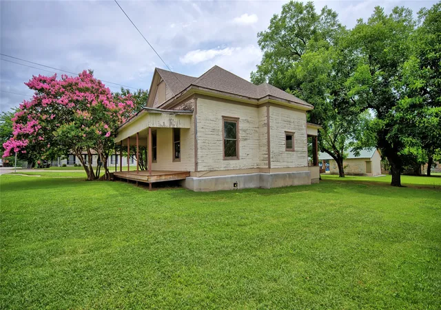 Photo 3 of Sale Pending at 400 S Broad St, Saint Jo, TX 76265 | MLS# 21328477 | Listing updated on 2026-08-26