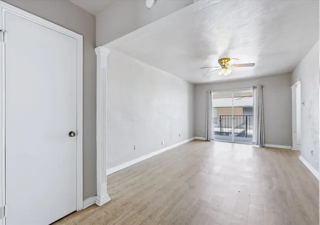 Listing Photo 5 - Condo for sale in building located at 15918 Clb Crest Dr, Dallas, TX 75248 - Unit #2111