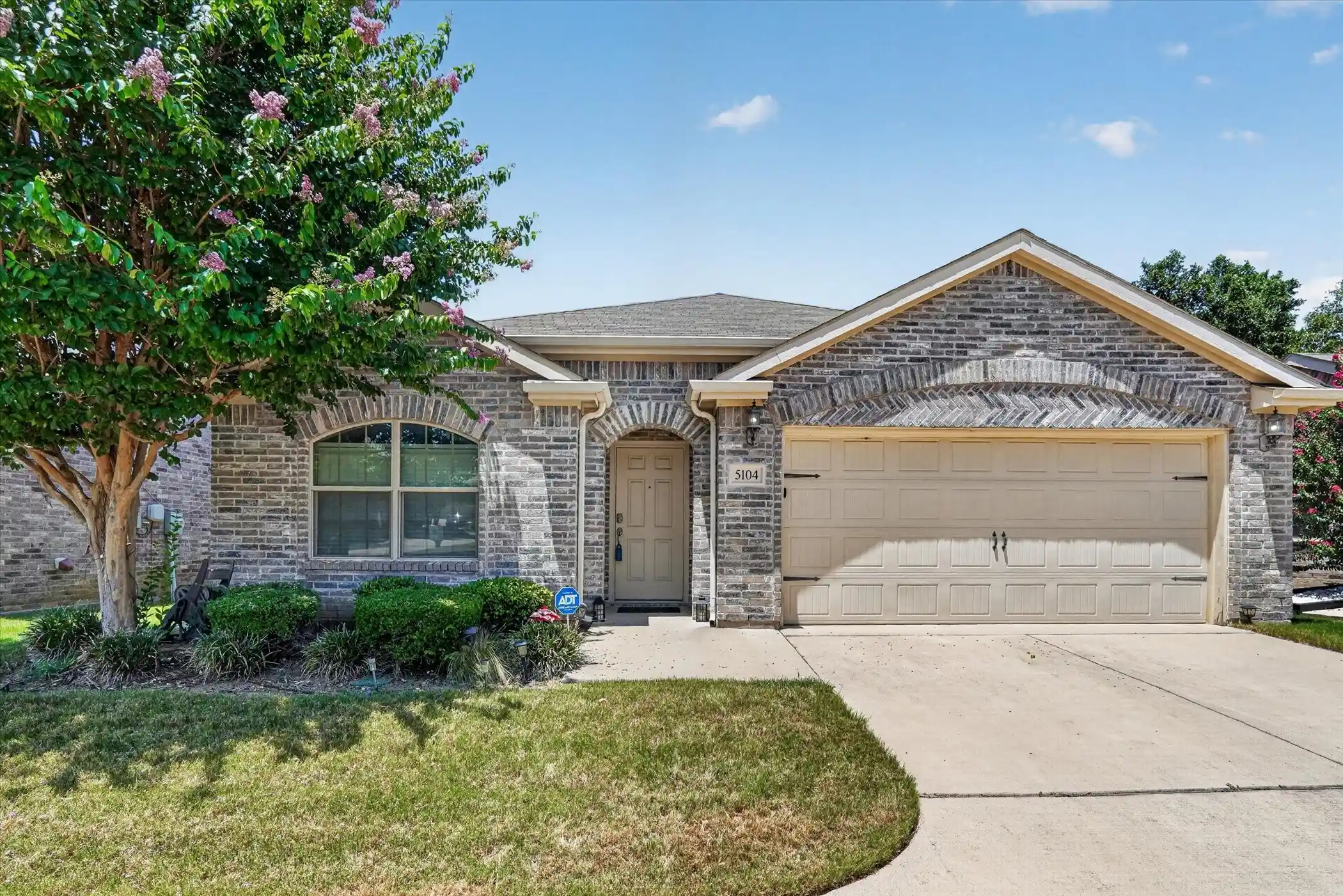Single family home for sale at 5104 Chatfield Pl, Arlington, TX 76017 | MLS# 21321731
