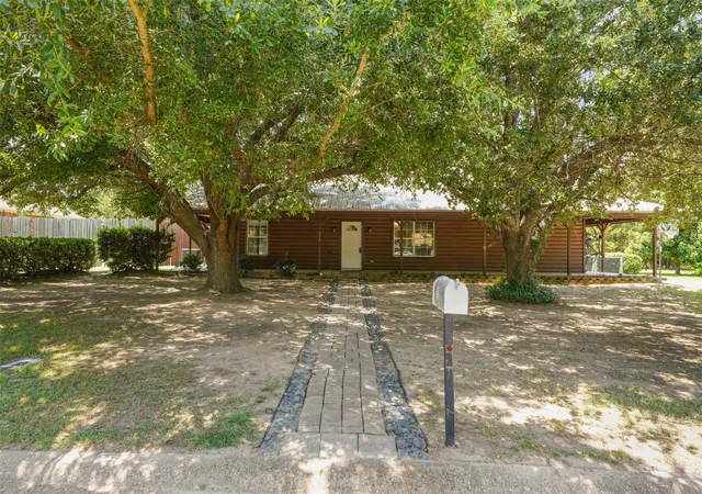Photo 1 of Single family home for sale at 1112 Caprice Dr, Grand Saline, TX 75140 | MLS# 21326805 | Listing updated on 2026-08-22
