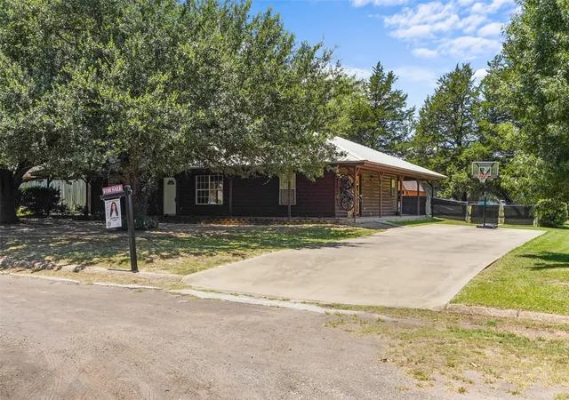 Photo 3 of Single family home for sale at 1112 Caprice Dr, Grand Saline, TX 75140 | MLS# 21326805 | Listing updated on 2026-08-22