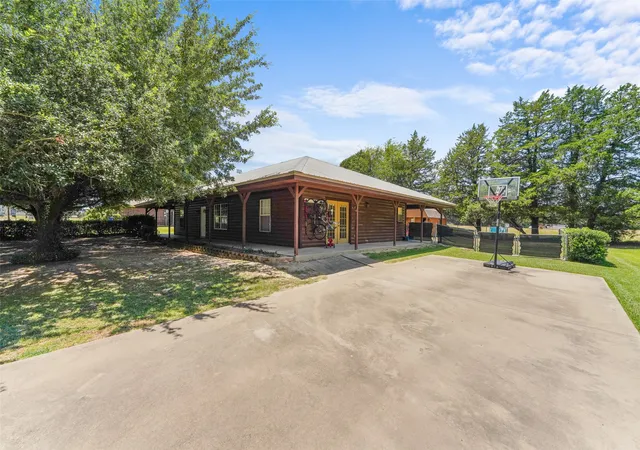 Photo 3 of Single family home for sale at 1112 Caprice Dr, Grand Saline, TX 75140 | MLS# 21326805 | Listing updated on 2026-08-22