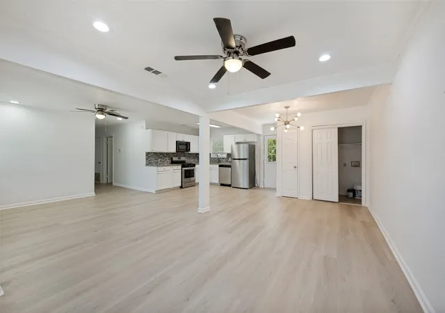 4th image of 1102 E Lovers Ln, Arlington, TX 76010 | MLS# 21328512