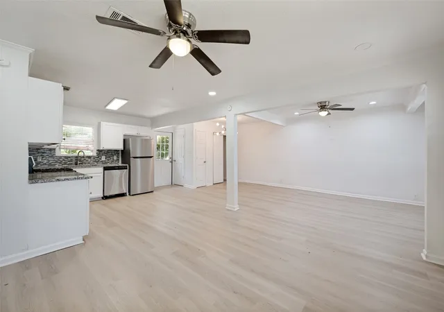 5th image of 1102 E Lovers Ln, Arlington, TX 76010 | MLS# 21328512