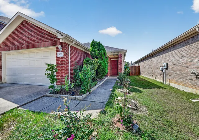 Homes for sale in Euless, TX | 803 E Alexander Ln, Euless, TX 76040 | MLS# 21327006