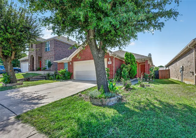 Homes for sale in Euless, TX | 803 E Alexander Ln, Euless, TX 76040 | MLS# 21327006