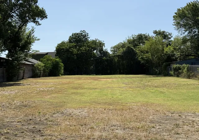 Photo 1 of Land for sale at 2609 College Ave, Fort Worth, TX 76110 | MLS# 21328526 | Listing updated on 2026-08-22
