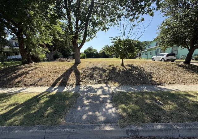Photo 2 of Land for sale at 2609 College Ave, Fort Worth, TX 76110 | MLS# 21328526 | Listing updated on 2026-08-22