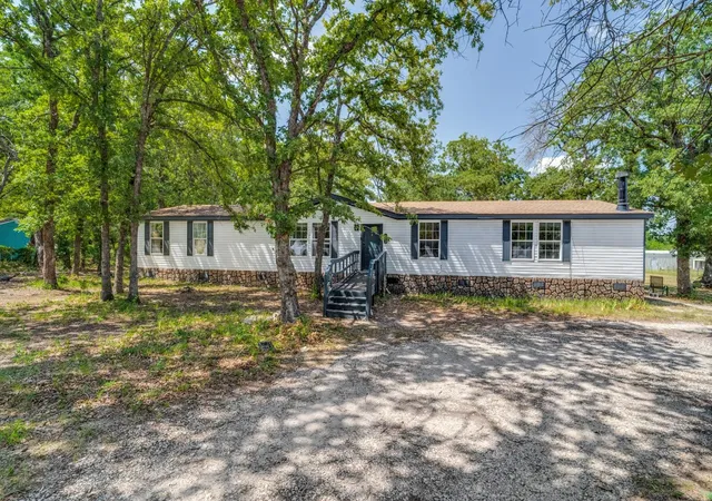 1st image of 104 Arunda Ct, Weatherford, TX 76085 | MLS# 21323122