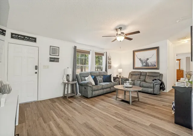 3rd image of 104 Arunda Ct, Weatherford, TX 76085 | MLS# 21323122