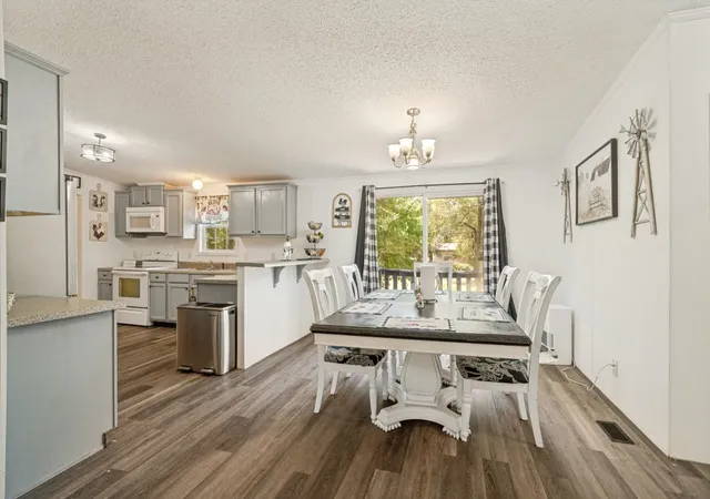 5th image of 104 Arunda Ct, Weatherford, TX 76085 | MLS# 21323122