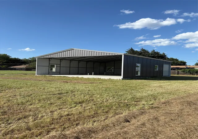 Photo 2 of Single family home for sale at 107 Cedar Crk, Groesbeck, TX 76642 | MLS# 21328529 | Listing updated on 2026-07-12