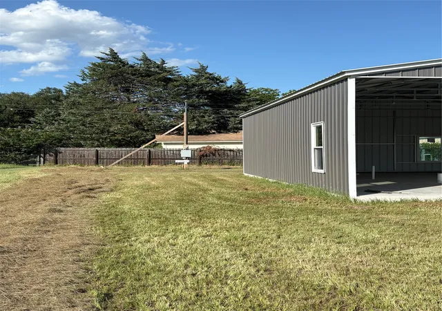 Photo 3 of Single family home for sale at 107 Cedar Crk, Groesbeck, TX 76642 | MLS# 21328529 | Listing updated on 2026-09-30
