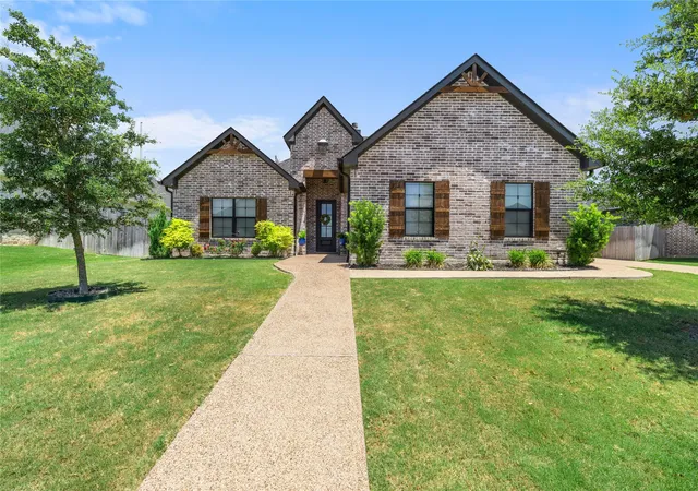 Photo 1 of Single family home for sale at 932 Gallant Fox Rd, Hewitt, TX 76643 | MLS# 21328550 | Listing updated on 2026-10-02