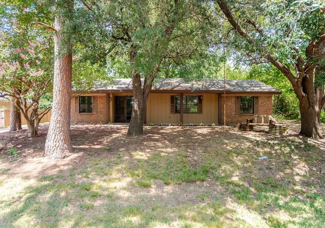 Single family home for sale at 611 Cain St, Lake Dallas, TX 75065 | MLS# 21328340