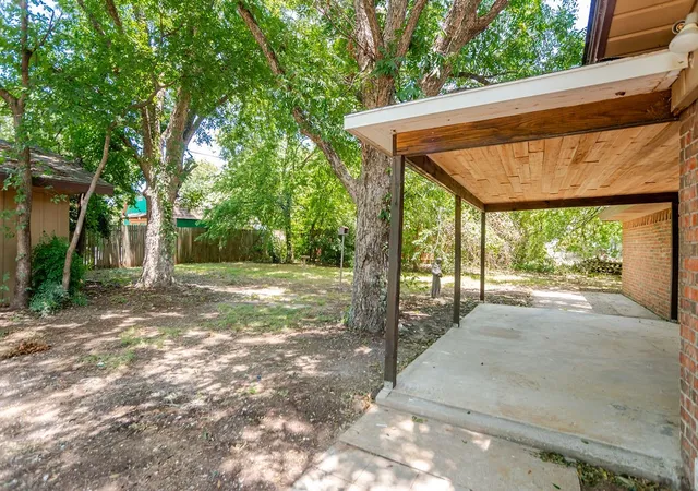 Photo 3 of Single family home for sale at 611 Cain St, Lake Dallas, TX 75065 | MLS# 21328340 | Listing updated on 2026-10-07