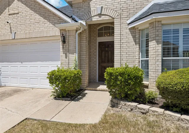 Photo 3 of Single family home for sale at 5787 Walnut Creek Dr, Fort Worth, TX 76137 | MLS# 21327686 | Listing updated on 2026-08-30