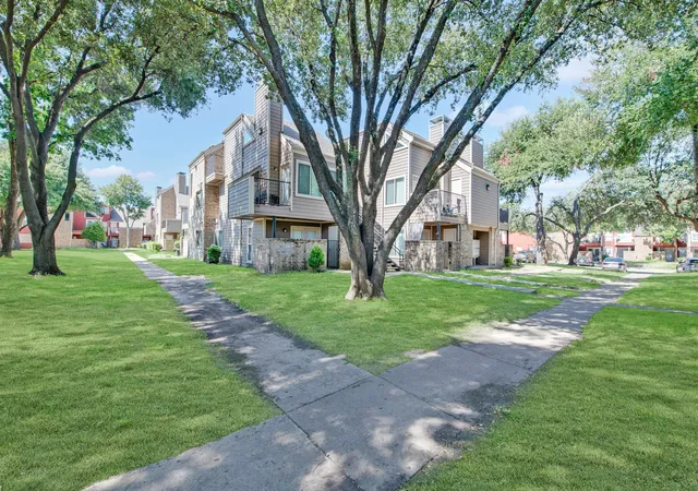 Listing Photo 3 - Condo for sale in building located at 9829 Walnut St, Dallas, TX 75243 - Unit #306